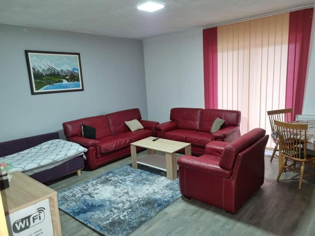 Apartamento Vela-edo Zavidovici Exterior foto